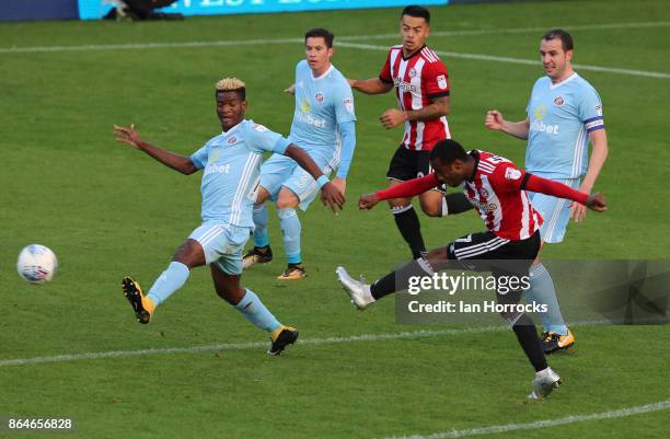 Florian Jozefzoon of Brentford scores the third Brentford goal during the Sky Bet Championship match between Brentford and Sunderland at Griffin Park...