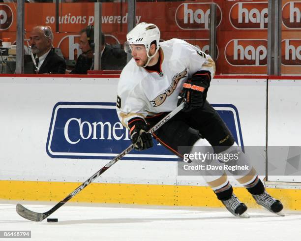 Bobby Ryan of the Anaheim Ducks turns up ice with the puck during Game Two of the Western Conference Semifinal Round of the 2009 Stanley Cup Playoffs...