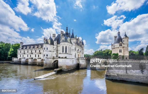 château de chenonceau and river cher - chenonceau stock pictures, royalty-free photos & images