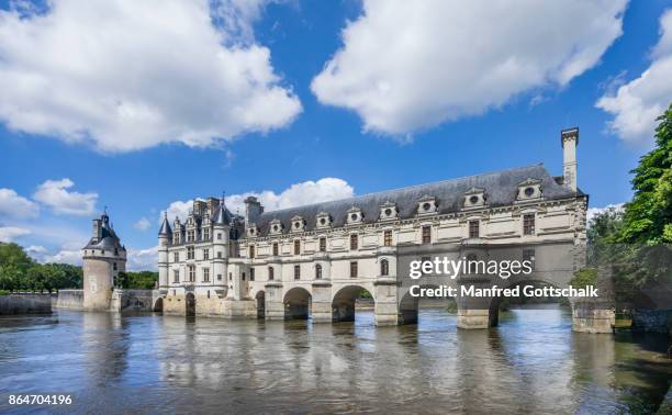 château de chenonceau and river cher - chenonceau stock pictures, royalty-free photos & images