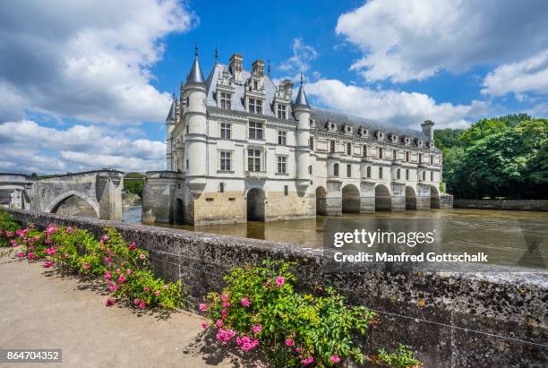 château de chenonceau and river cher - chenonceau stock pictures, royalty-free photos & images