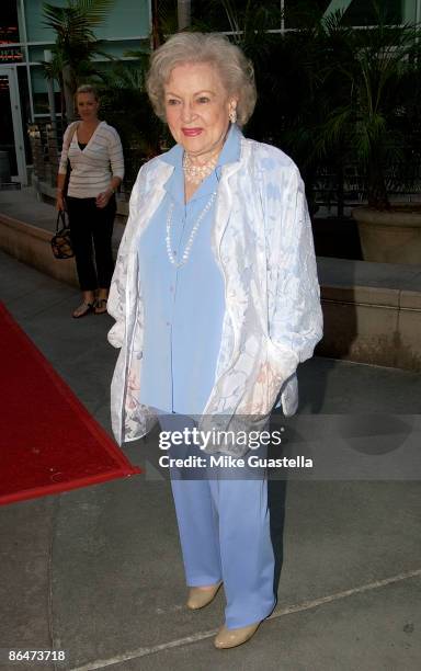 Actress Betty White arrives at the Los Angeles premiere of "Love N' Dancing" at the ArcLight Hollywood on May 6, 2009 in Hollywood, California.