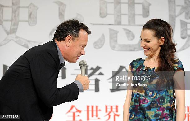 Actor Tom Hanks and actress Ayelet Zurer attend the 'Angels & Demons' press conference at Imperial Hotel Tokyo on May 7, 2009 in Tokyo, Japan. The...