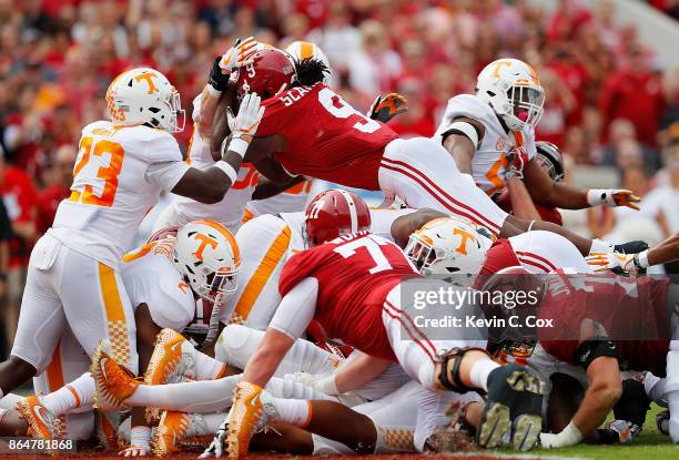 Bo Scarbrough of the Alabama Crimson Tide dives for a touchdown against Will Ignont of the Tennessee Volunteers at Bryant-Denny Stadium on October...