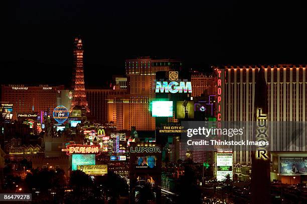 las vegas at night - vegas strip stock pictures, royalty-free photos & images