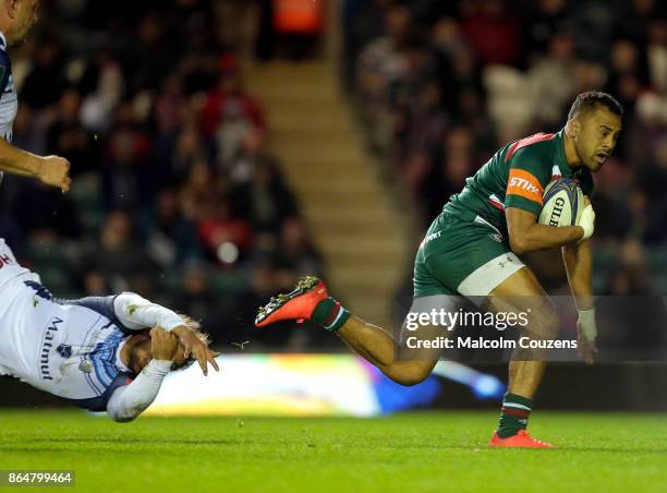 Telusa Veainu of Leicester Tigers races away to score a try during the European Rugby Champions Cup match between Leicester Tigers and Castres...