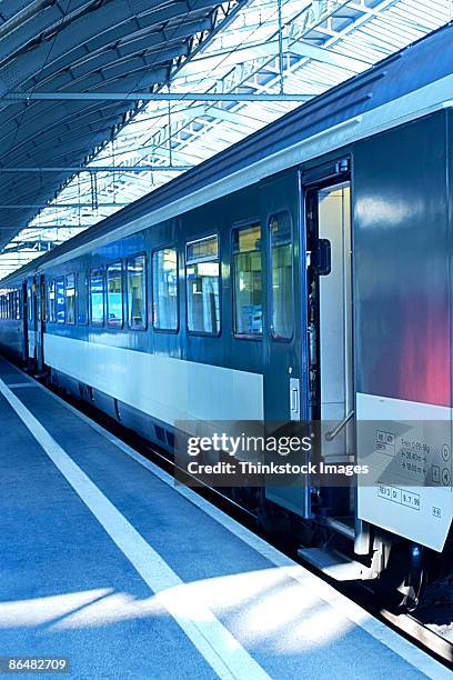 passenger train at station - canton de saint gall photos et images de collection