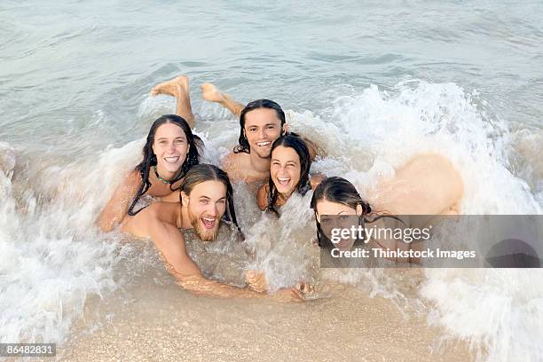 friends skinny dipping in ocean - women skinny dipping stockfoto's en -beelden