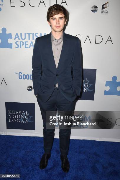 Freddie Highmore arrives at Autism Speaks, Into the Blue Gala on October 21, 2017 in Los Angeles, California.