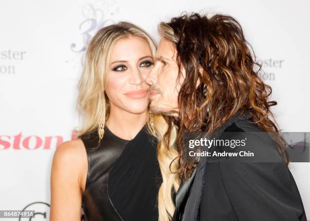 Aimee Preston looks at Steven Tyler during the David Foster Foundation Gala at Rogers Arena on October 21, 2017 in Vancouver, Canada.