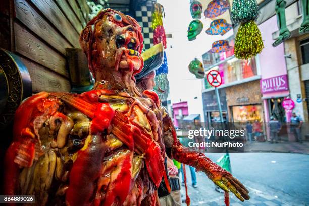 Consumers crowd the costume shops in the central region on the afternoon of Saturday in São Paulo, on October 21, 2017. Demand for costumes and props...