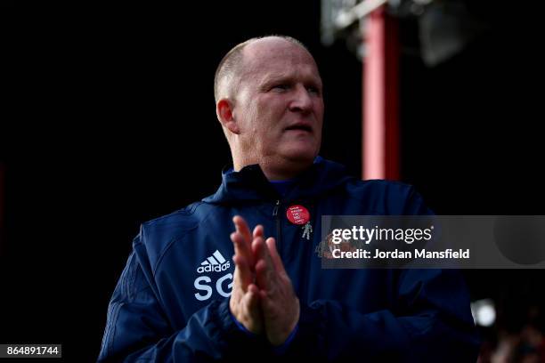 Simon Grayson, manager of Sunderland looks on during the Sky Bet Championship match between Brentford and Sunderland at Griffin Park on October 21,...