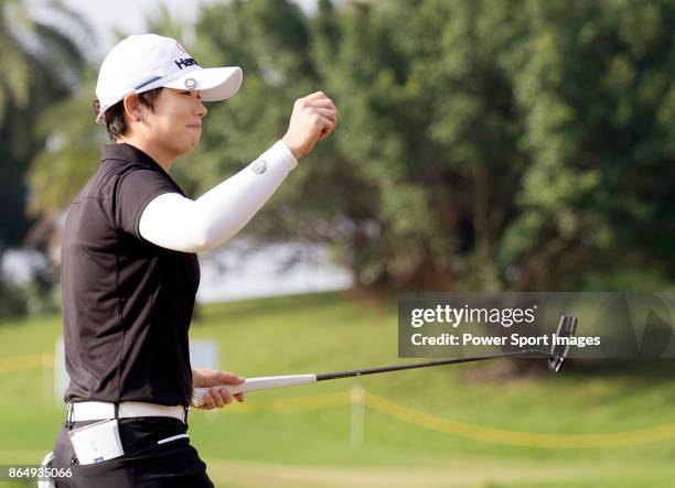 Eun-Hee Ji of South Korea celebrates on the 18th green after winning the Swinging Skirts LPGA Taiwan Championship on October 22, 2017 in Taipei,...