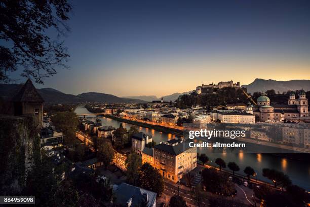 歷史舊鎮的薩爾茨堡奧地利黃昏 - salzburg 個照片及圖片檔