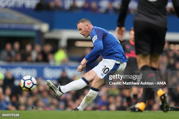 Wayne Rooney of Everton scores a goal to make it 1-0 during the Premier League match between Everton and Arsenal at Goodison Park on October 22, 2017...