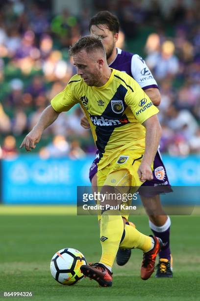Connor Pain of the Mariners controls the ball during the round three A-League match between Perth Glory and the Central Coast Mariners at nib Stadium...