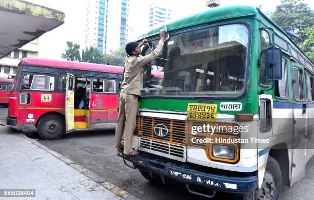 Passengers board state transport bus after strike was called off at Mumbai Central Bus Depo, on October 21, 2017 in Mumbai, India. The Maharashtra...