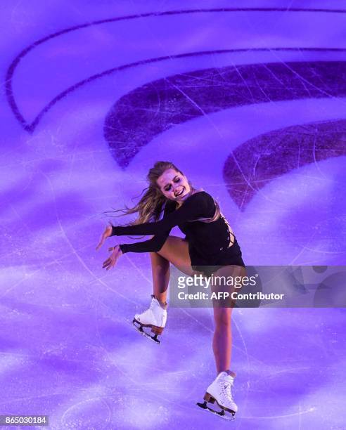 Russia's Elena Radionova performs during the gala-exhibition at the ISU Grand Prix Rostelecom Cup in Moscow on October 22, 2017. / AFP PHOTO / Yuri...