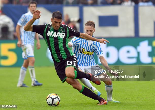 Federico Peluso of US Sassuolo competes for the ball whit Manuel Lazzari of Spal during the Serie A match betweenSpal and US Sassuolo at Stadio Paolo...