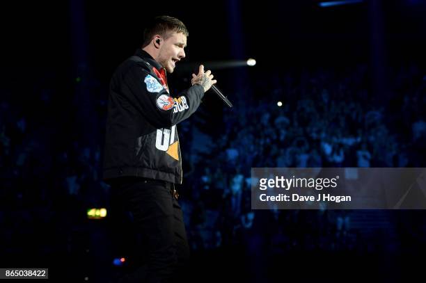 Liam Payne performs on stage at the BBC Radio 1 Teen Awards 2017 at Wembley Arena on October 22, 2017 in London, England.