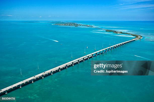 aerial view of bridge over sea - the florida keys stock-fotos und bilder