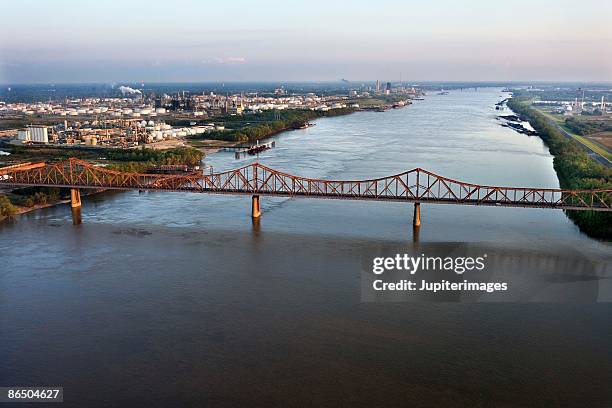aerial view of river in baton rouge, louisiana - 巴吞魯日 個照片及圖片檔