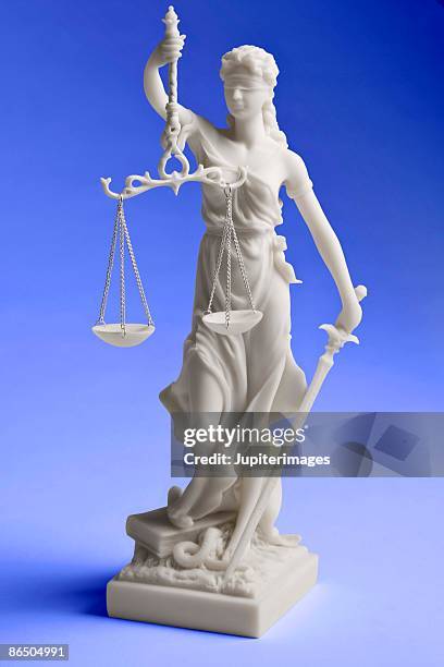 statue of lady justice - lady justice statue stock pictures, royalty-free photos & images