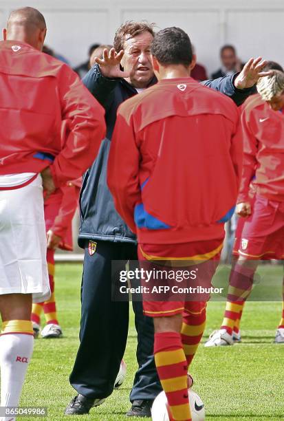 Photo prise le 03 Juillet 2007 de l'entraîneur de l'équipe de football de Lens, lors d'une séance d'entraînement du RCL. Leur défaite à Bordeaux, le...
