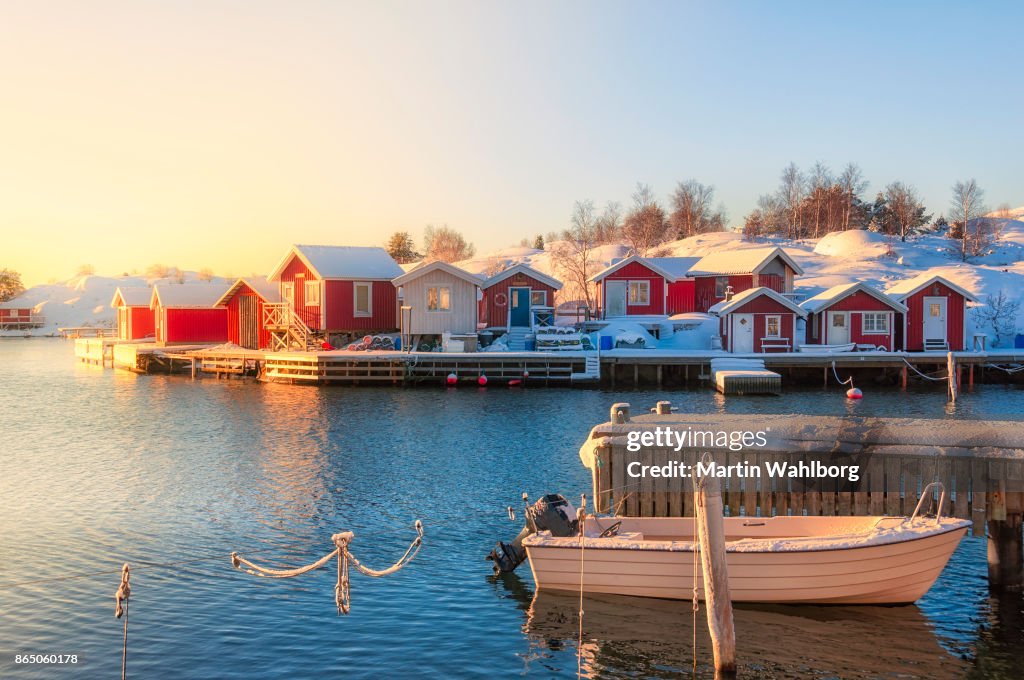 Moored boat and snow on the jetty