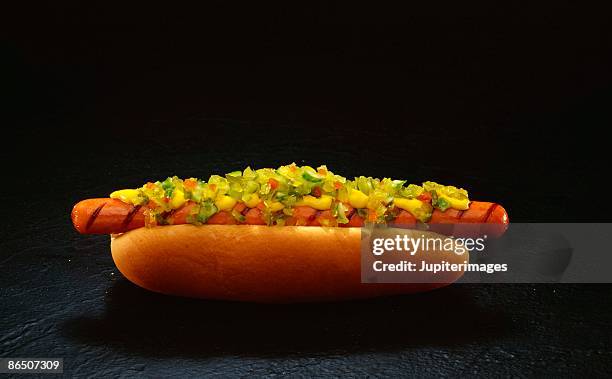 foot-long hot dog with relish and mustard - achards photos et images de collection