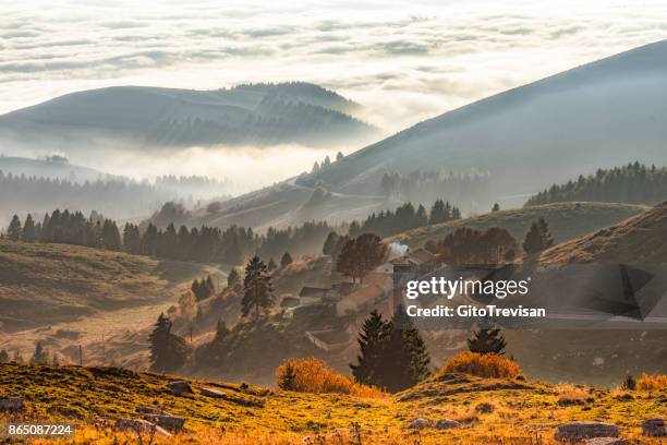 monte grappa-veneto-treviso-italië 32 - grappa stockfoto's en -beelden