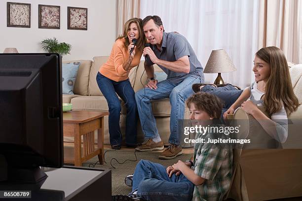 family playing video games - boy singing stock-fotos und bilder
