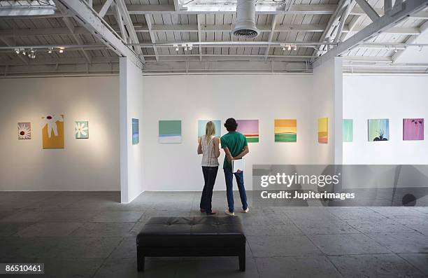 people in art gallery - gallery imagens e fotografias de stock