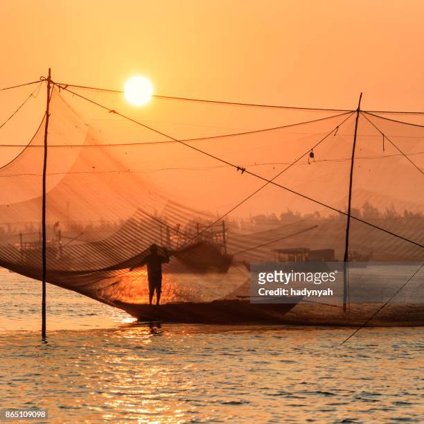 vietnamese fishing nets on thu bon river near hoi an in central vietnam - can tho province stock pictures, royalty-free photos & images