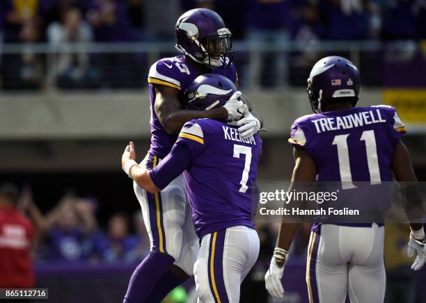 Latavius Murray of the Minnesota Vikings celebrates with teammate Case Keenum after scoring a touchdown in the third quarter of the game against the...