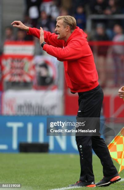 Headcoach David Bergner of Erfurt reacts during the 3.Liga match between FC Rot-Weiss Erfurt and Hallescher FC at Arena Erfurt on October 21, 2017 in...