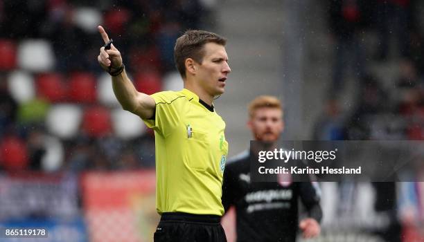 Referee Benjamin Cortus reacts during the 3.Liga match between FC Rot-Weiss Erfurt and Hallescher FC at Arena Erfurt on October 21, 2017 in Erfurt,...