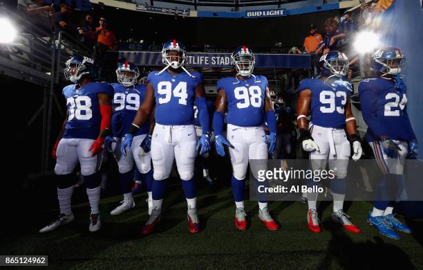Donte Deayon, Robert Thomas, Dalvin Tomlinson, Damon Harrison B.J. Goodson and Eli Apple of the New York Giants stand outside of the tunnel before...