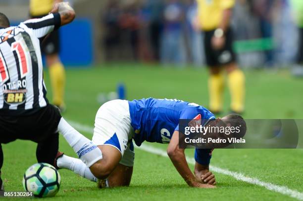 Alisson of Cruzeiro and Otero of Atletico MG battle for the ball during a match between Cruzeiro and Atletico MG as part of Brasileirao Series A 2017...