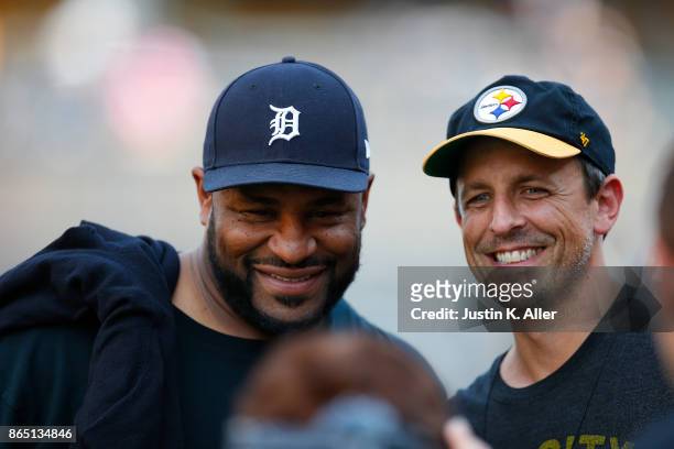 Hall of Famer Jerome Bettis poses for a photo with Late Night host Seth Meyers before the game between the Pittsburgh Steelers and the Cincinnati...