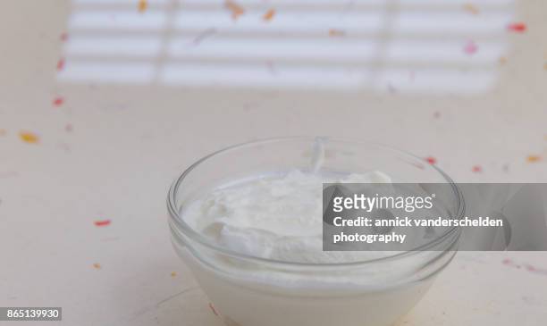 plain yogurt. - se stockfoto's en -beelden