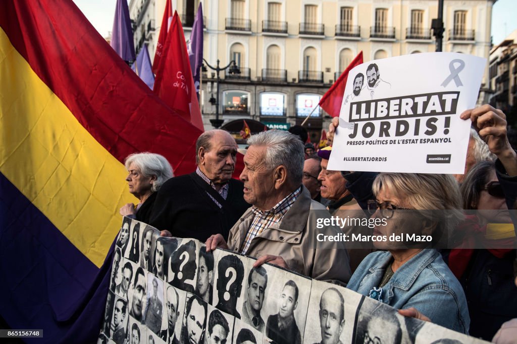 People showing solidarity with Catalonia Independence...