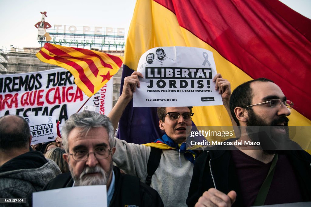 People showing solidarity with Catalonia Independence...