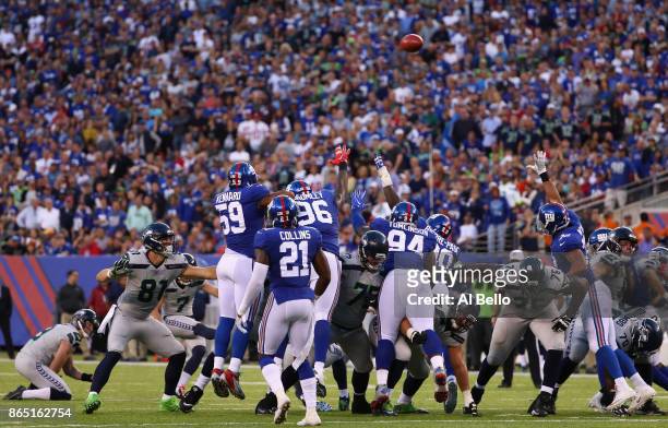 Kicker Blair Walsh of the Seattle Seahawks scores a 39-yard field goal against the New York Giants during the second quarter of the game at MetLife...
