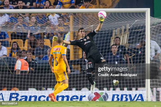 Nahuel Guzman, goalkeeper of Tigres deflects the ball during the 14th round match between Tigres UANL and Toluca as part of the Torneo Apertura 2017...