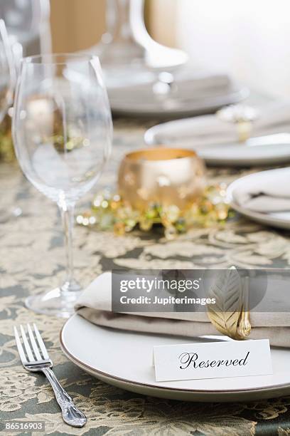 elegant table setting - posto riservato foto e immagini stock