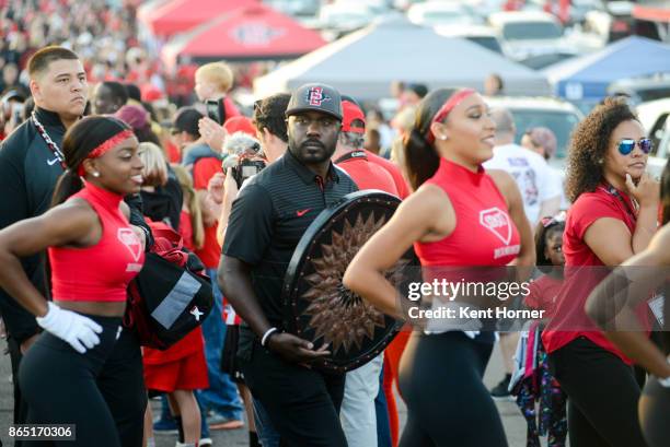 San Diego State Alumni and NFL Hall of Famer Marshall Faulk leads the football team in their Warrior Walk through the alumni section of the parking...