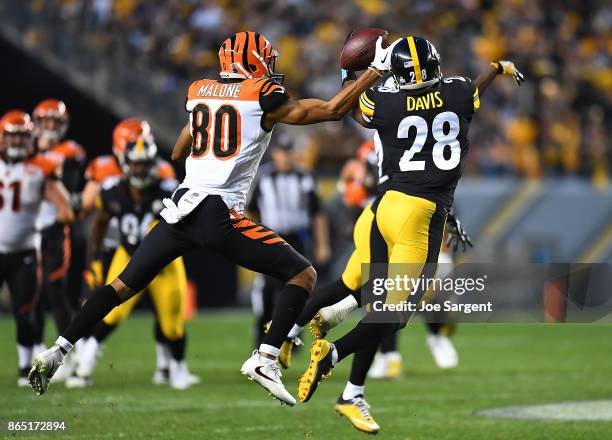 Sean Davis of the Pittsburgh Steelers breaks up a pass intended for Josh Malone of the Cincinnati Bengals in the second half during the game at Heinz...