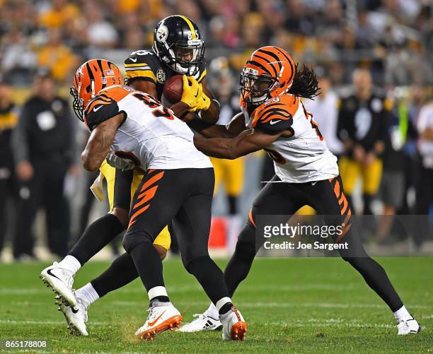 Xavier Grimble of the Pittsburgh Steelers makes a catch before being tackled by Vontaze Burfict and Josh Shaw of the Cincinnati Bengals in the second...