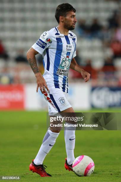 Jonathan Urretaviscaya drives the ball during the 14th round match between Pachuca and Puebla as part of the Torneo Apertura 2017 Liga MX at Hidalgo...